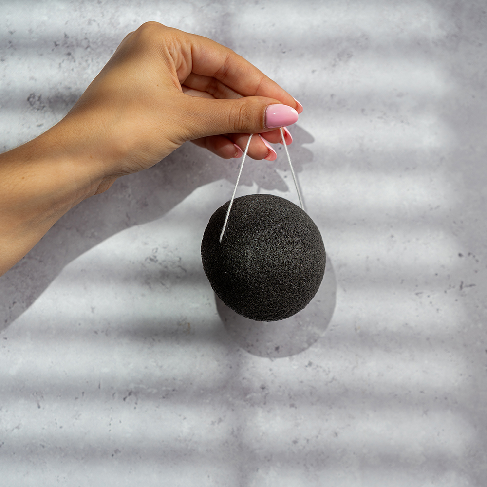 KONJAC---ΜΑΥΡΟ-1 Konjac σφουγγάρι προσώπου με Ενεργό Άνθρακα - Image 1
